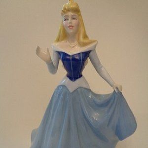 Royal Doulton Disney Princess Aurora HN3833 L/E of 2000, certificate and box
